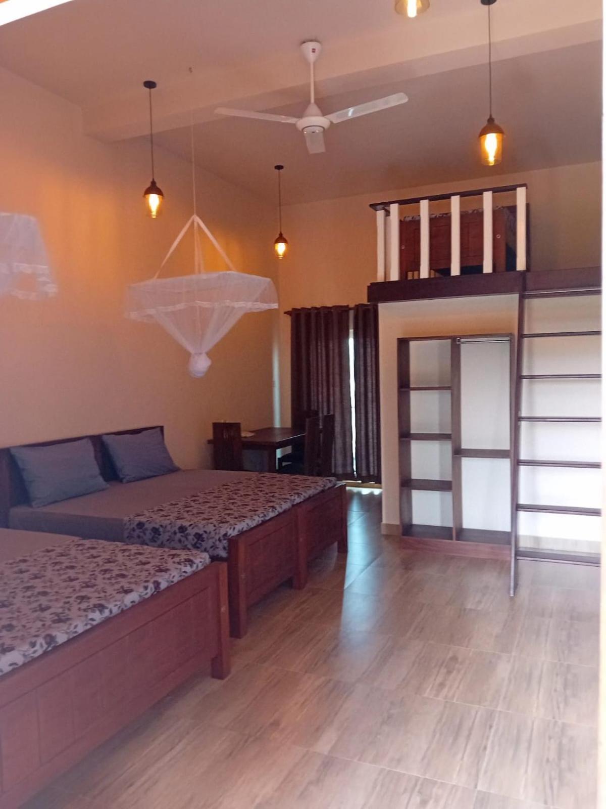 Transit Studio Katunayaka Ngoại thất bức ảnh